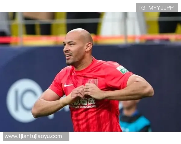 家中装饰足球明星挂画让家居焕发运动活力与激情