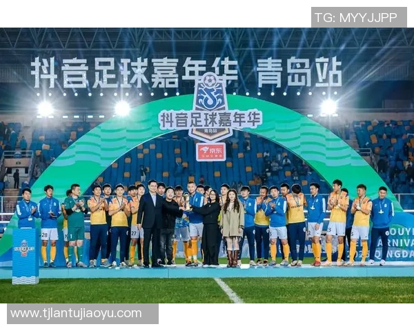 足球明星技艺大比拼展现绝佳球技与精彩瞬间